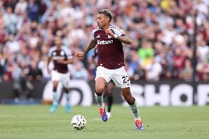 英媒：热刺切尔西追西蒙斯的进程停滞，目前都有意维拉球员罗杰斯