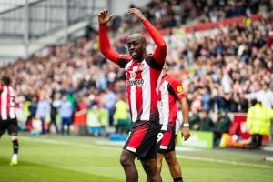 天空：纽卡仍在转会市场上寻找另一名前锋，拉尔森和维萨都有可能