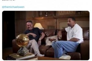 终生荣耀！欧文接受采访时向费迪南德展示金球奖