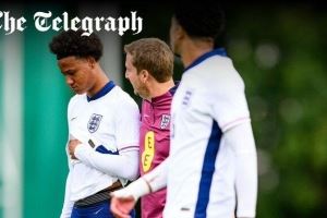 电讯报：英格兰U17在德国踢比赛遭遇种族歧视，裁判两度中断比赛