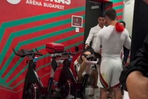 偶像！索博赛后找C罗交换球衣，C罗承诺回到主场再给球衣