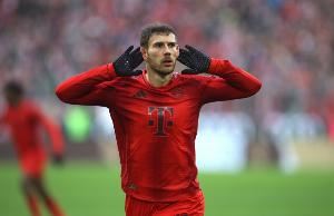 法尔克：拜仁考虑和格雷茨卡续约，但球员需接受降薪