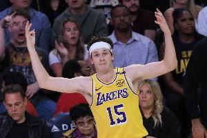 3000万合同还有吗？里夫斯26分9助+5误5犯 末节造杀伤13分扛进攻