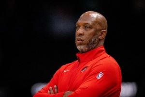 杨毅：比卢普斯应该当不了NBA教练了 科比&小桥&基德都犯过法