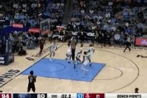 啥动作啊!莫兰特补防直接起跳扑下申京上篮