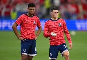 图赫尔：凯恩贝林福登无法同时登场，10号位太多我不会带上所有人